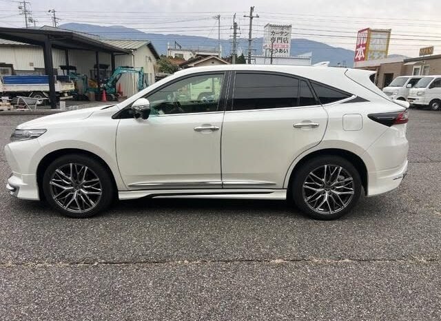 
								2017 TOYOTA HARRIER PREMIUM full									