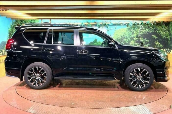 
								2022 TOYOTA LAND CRUISER PRADO TX L PACKAGE full									