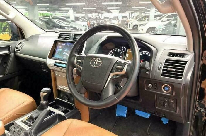 
								2022 TOYOTA LAND CRUISER PRADO TX L PACKAGE full									